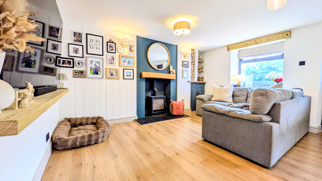 House in Merthyr Tydfil, Shirley Gardens, Heolgerrig - More