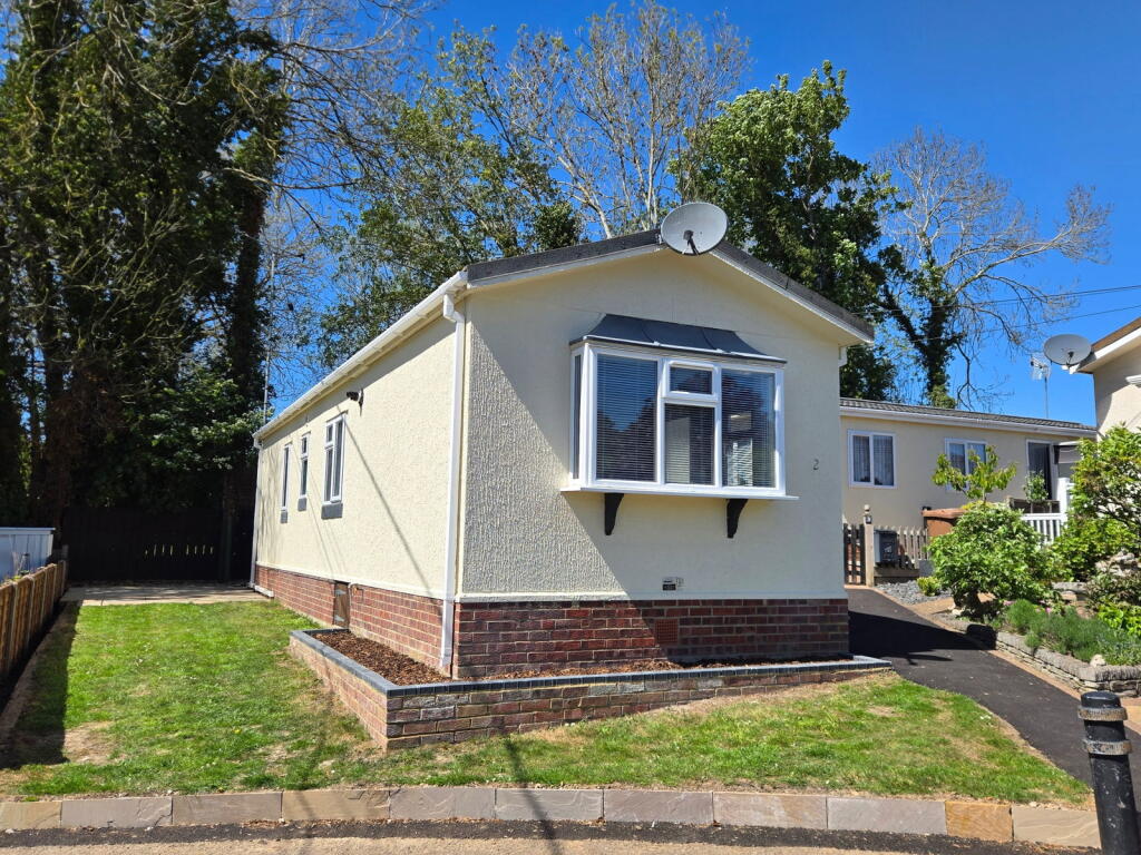 Main image of property: Refurbished PARK HOME for over 50's - Ashleigh Park, Barwick, Nr Ware, Herts