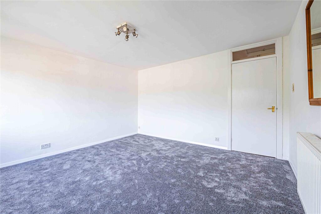 Apartment in Dacorum, Hertfordshire - View 4