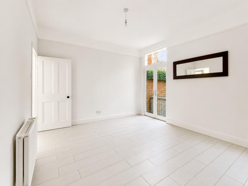 House in Northampton, West Northamptonshire - More