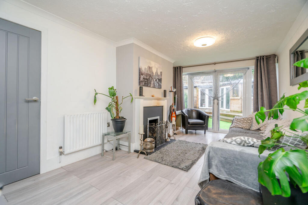 Yardley Avenue, Pitstone, Leighton Buzzard, LU7 photo 4