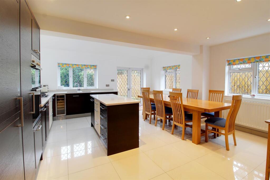 House in Potters Bar, Hertfordshire - View 4