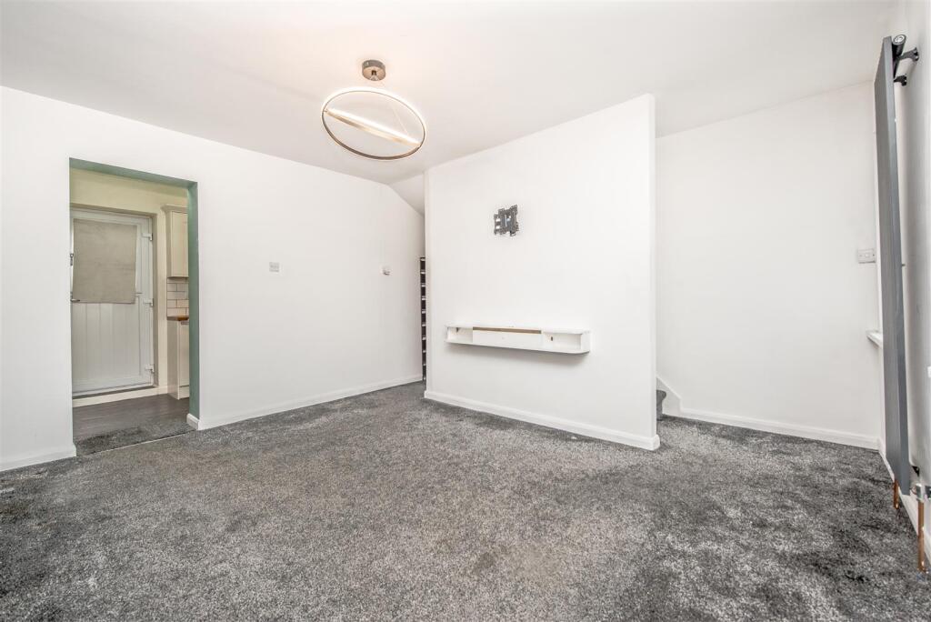 House in Leeds, Green Hill, Wortley - View 2