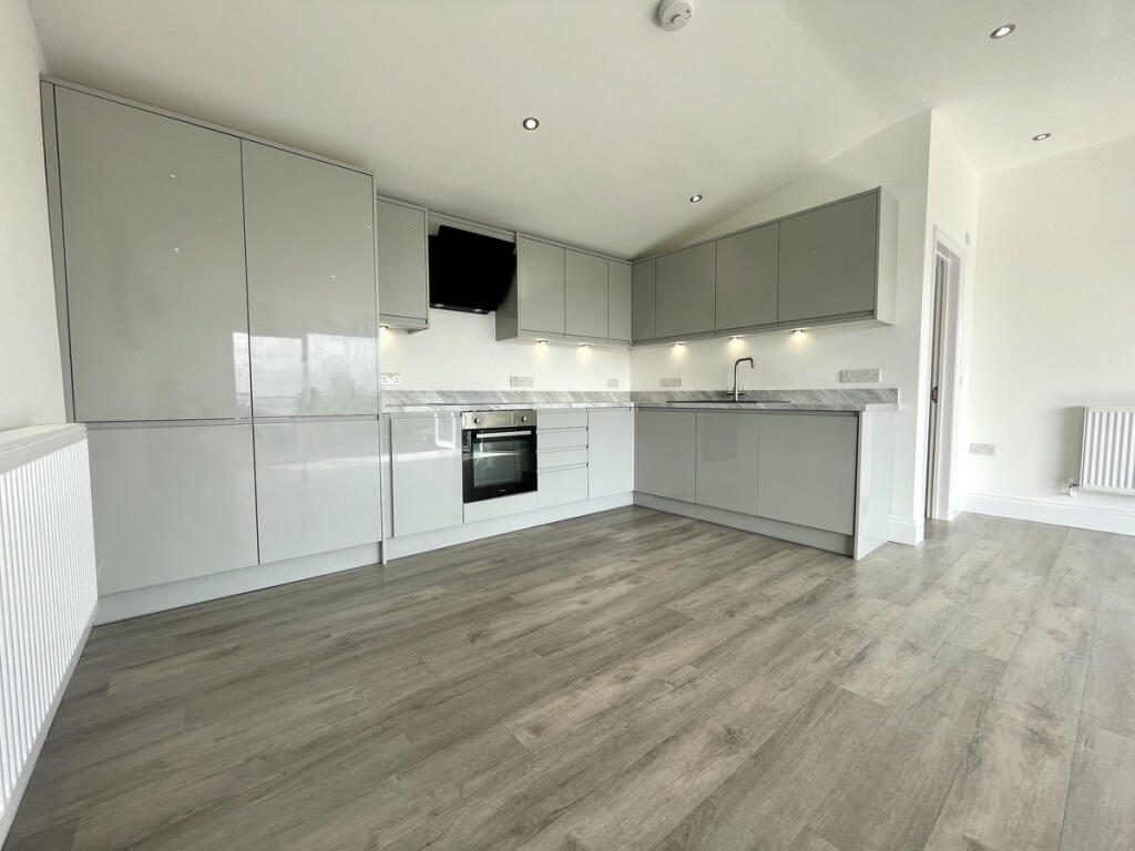House in Newport - View 4