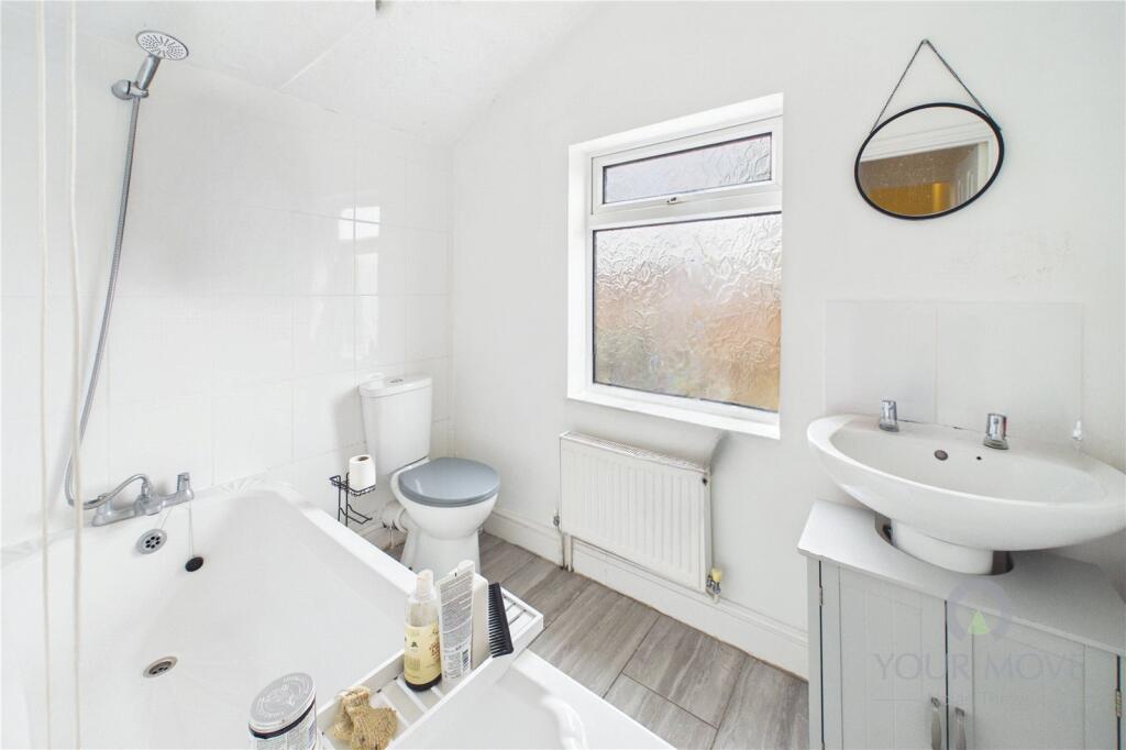 House in Kettering, Brambleside - More