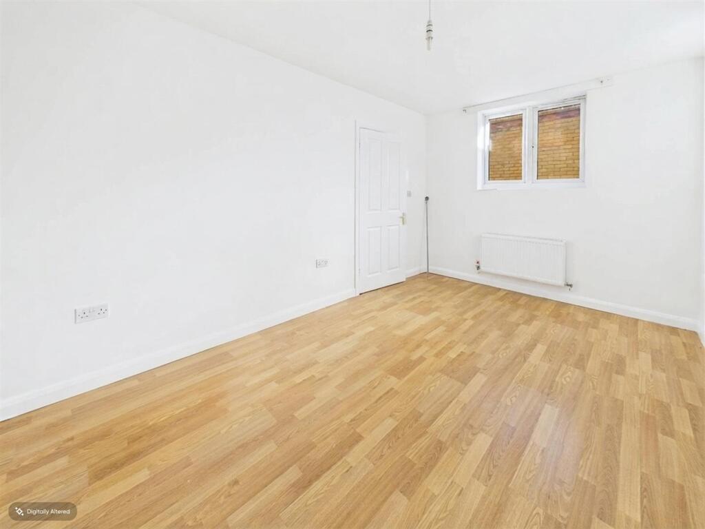 Apartment in Mole Valley, Dorking - View 4