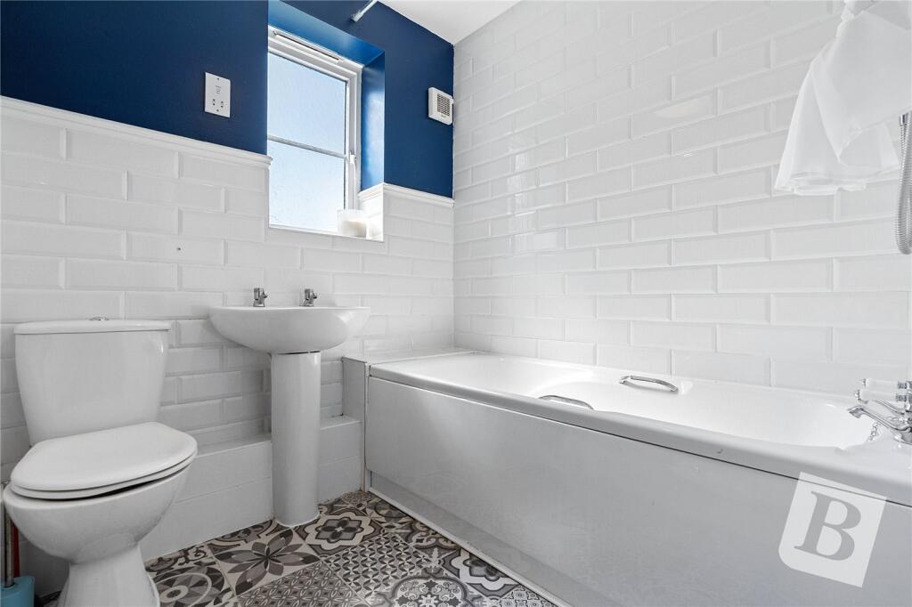 Apartment in Basildon, Wickford - More