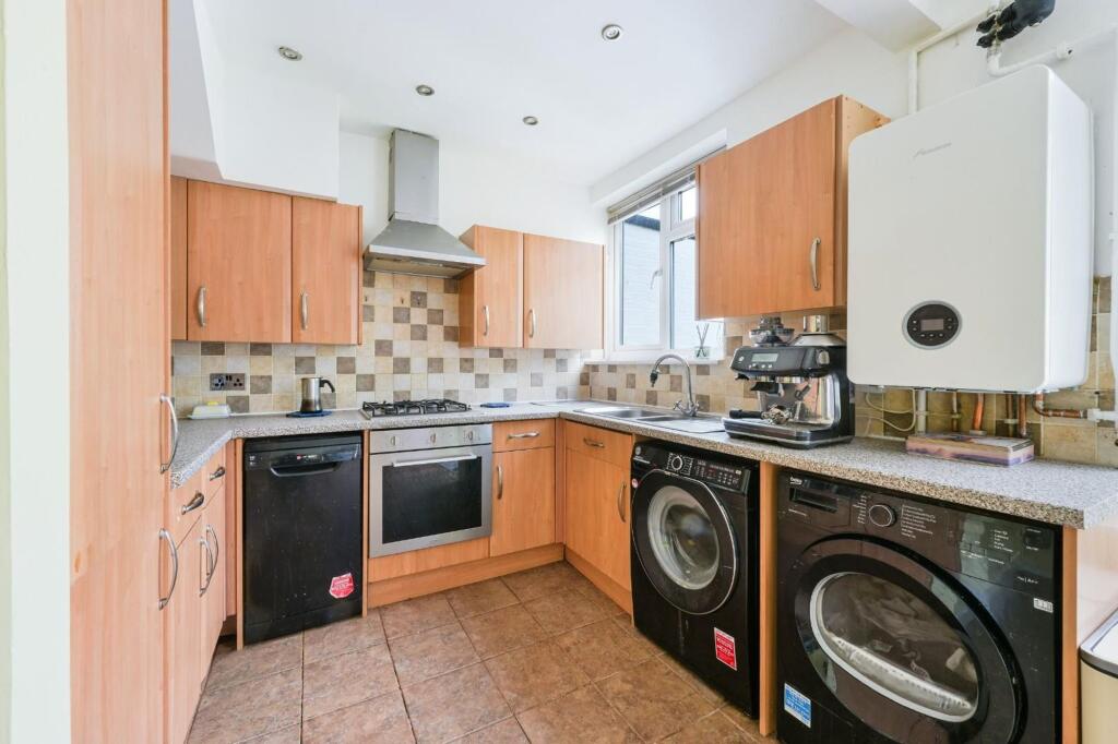 Eastcroft Road, Epsom, KT19 photo 4