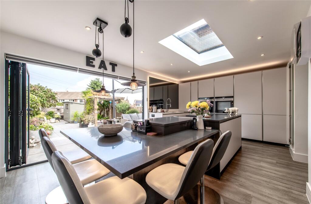 House in Gillingham, Medway - View 4