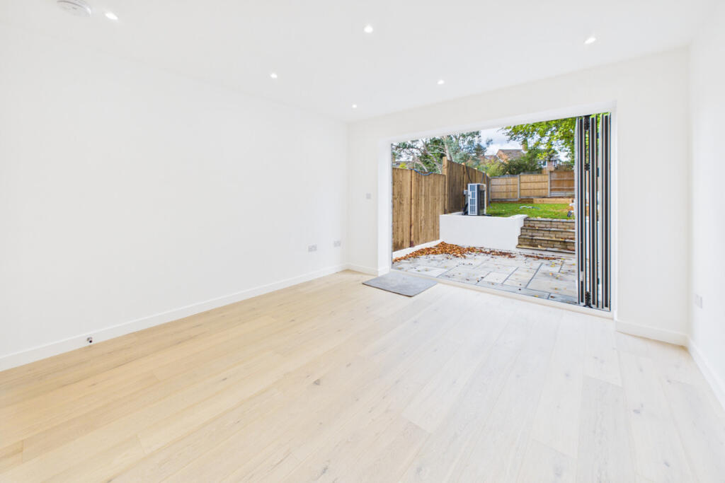 House in Hemel Hempstead - More