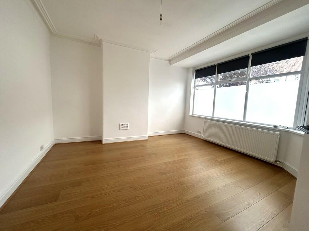 House in London - View 2