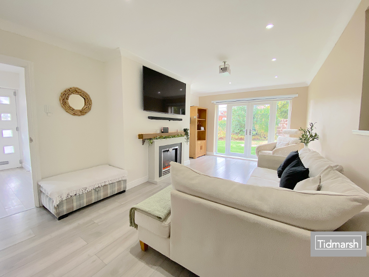 House in South Staffordshire, Oaken, Codsall - View 4