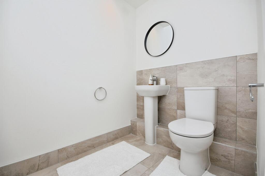 House in Basildon, Essex - View 4