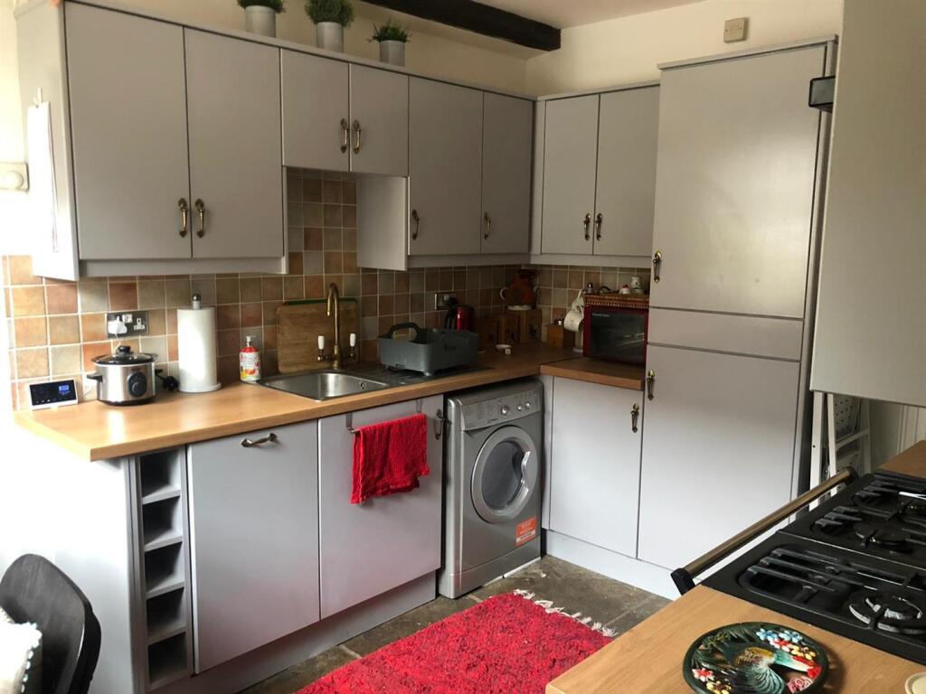 House in Huddersfield - View 3