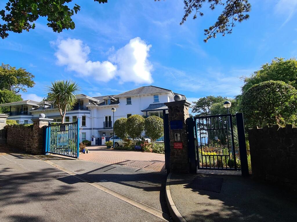 Apartment in Torquay, Torbay - View 2
