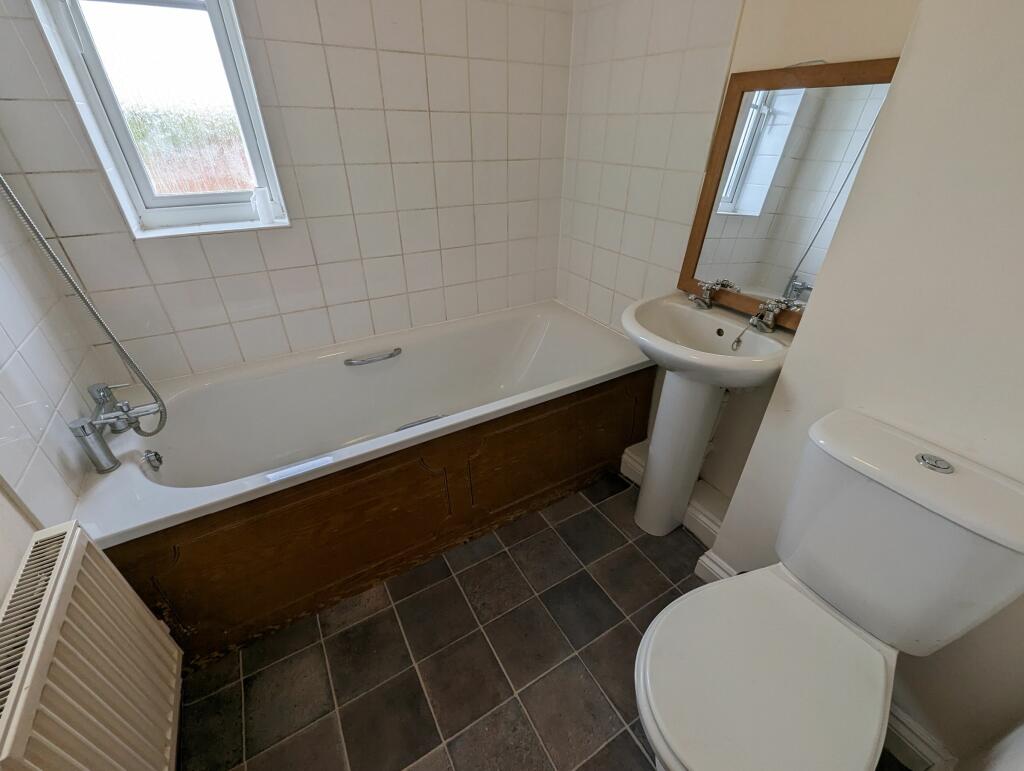Apartment in Bristol, Henbury - More
