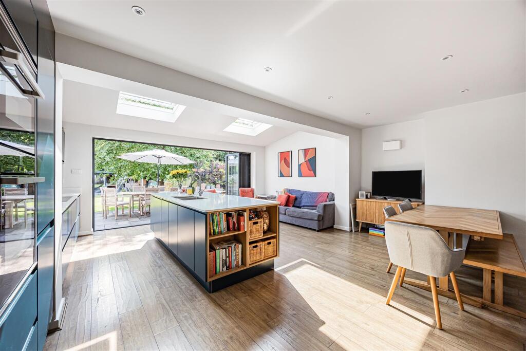 House in Reading, Caversham Heights - View 3