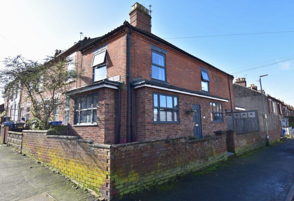 Main image of property: Bell Road, Norwich, NR3 4RA