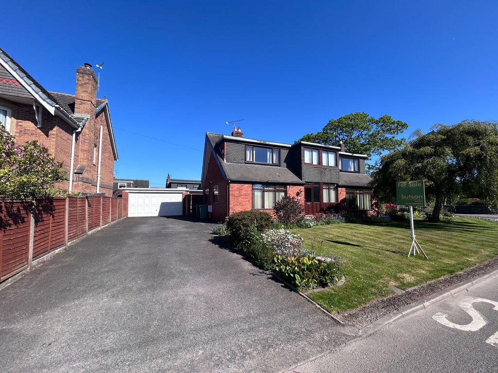 Main image of property: Oldfield Carr Lane, Poulton-Le-Fylde, FY6 8EW