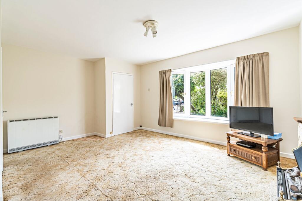 House in Cardiff, Llantrisant - More