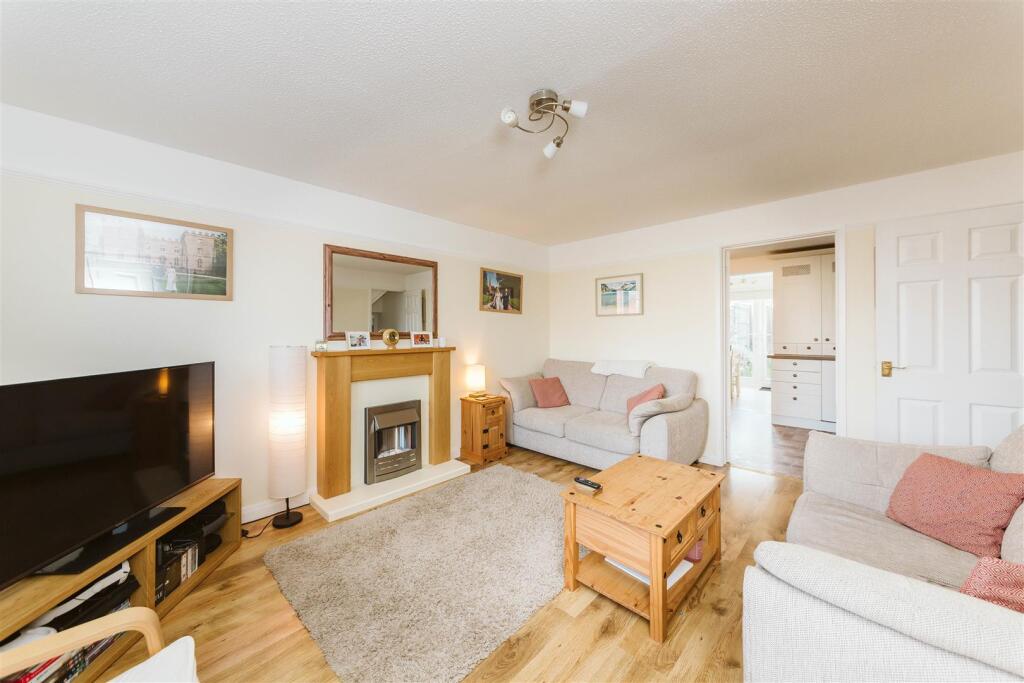 Buckingham Drive | Stoke Gifford photo 4