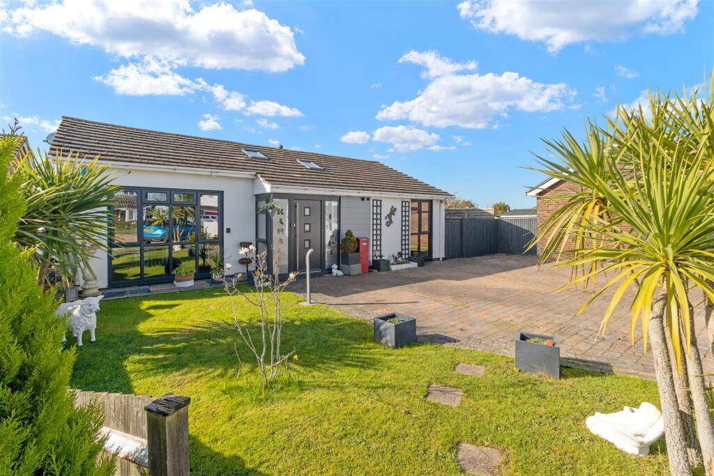 3-bed detached on Drockmill Close, Polegate, £475,000