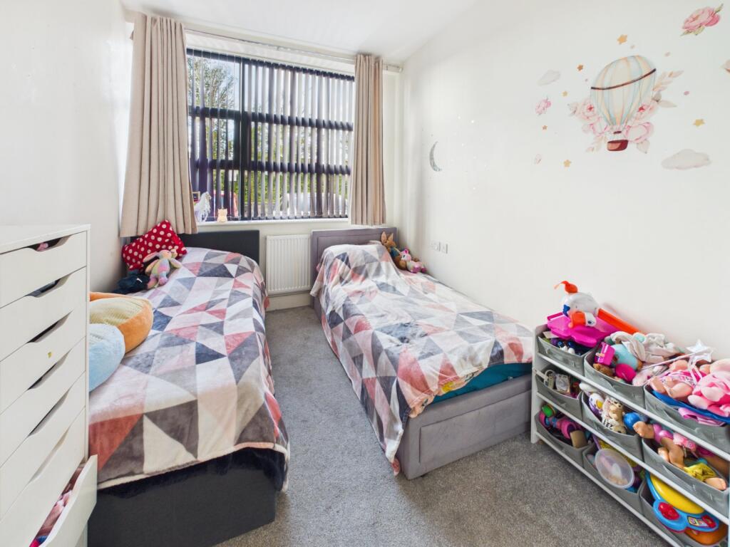 Apartment in Slough - More