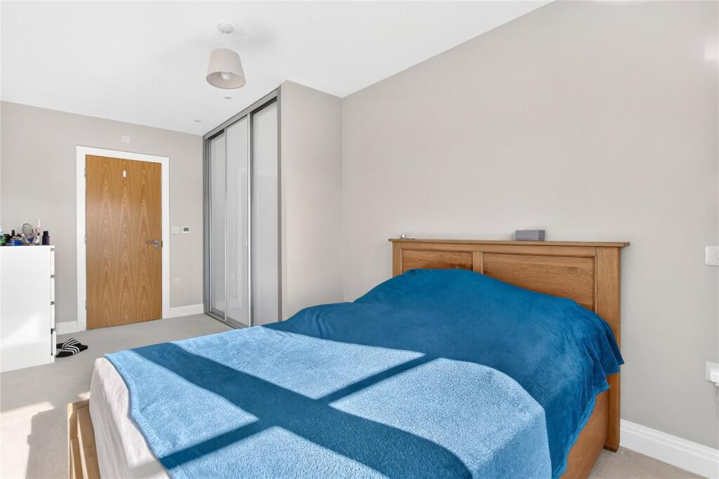 Apartment in Bracknell - View 4