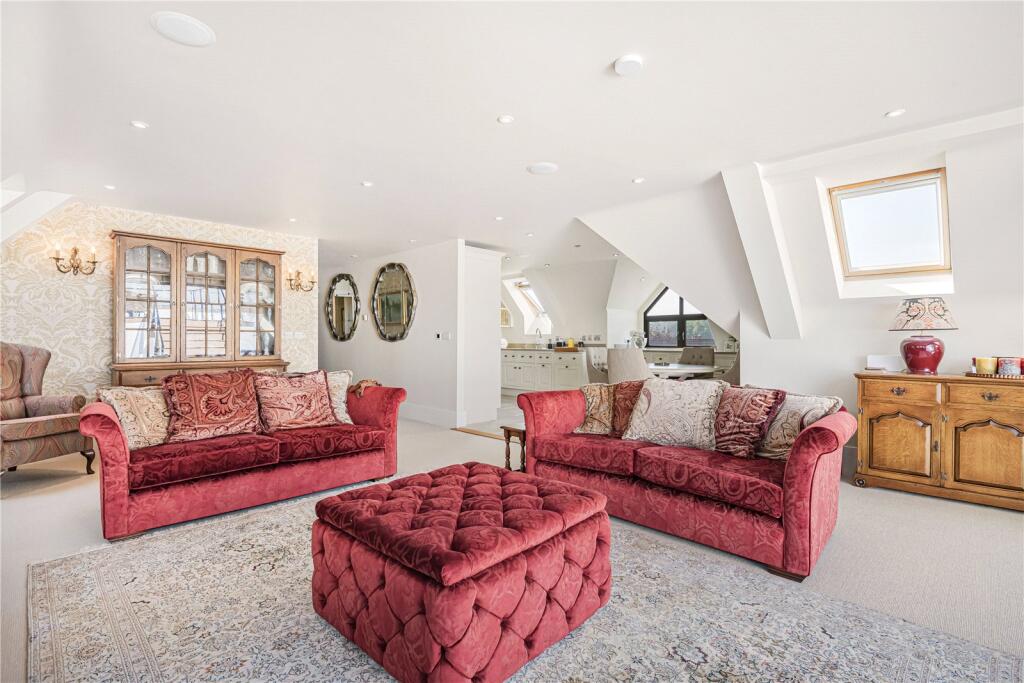Apartment in Reading - View 5