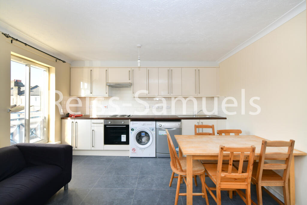 5 bedroom town house for rent