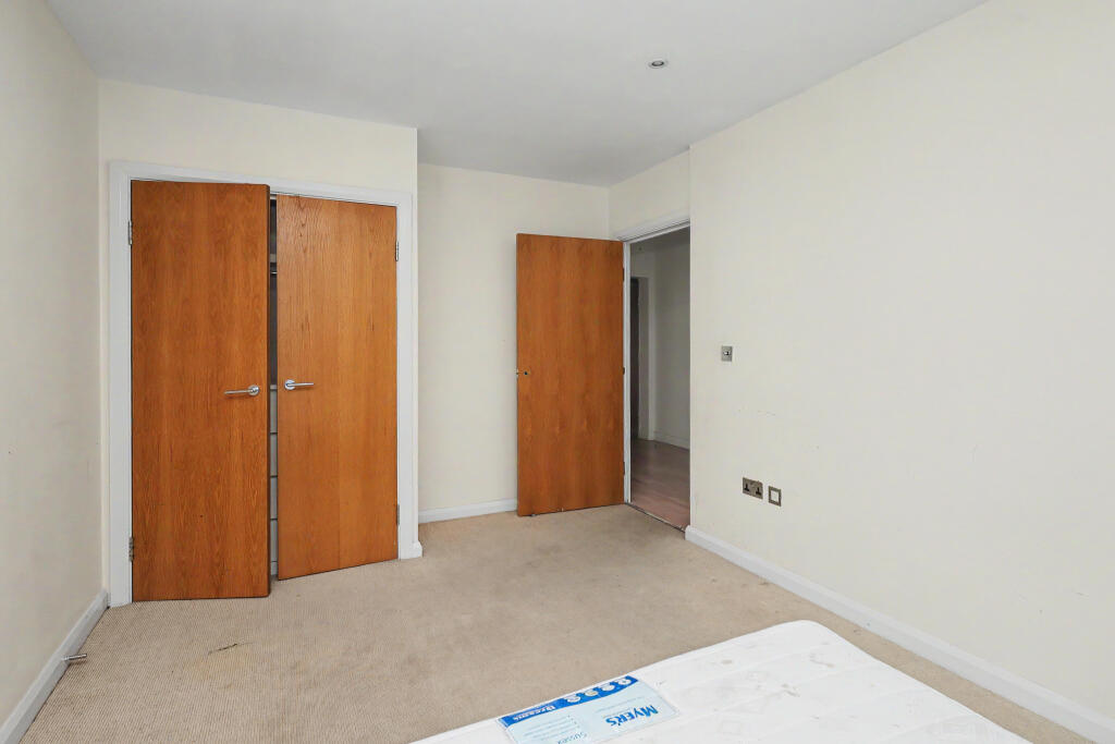 Apartment in Watford, Hertfordshire - More