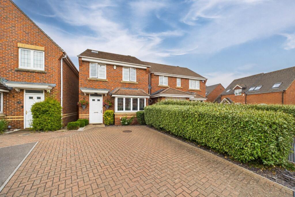 Main image of property: Deardon Way, Shinfield, Reading, Berkshire, RG2