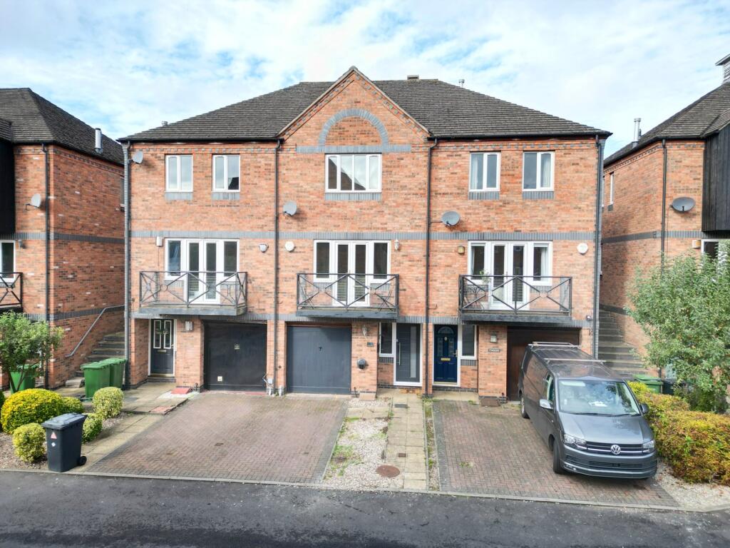 Main image of property: Round Hill Wharf, Kidderminster, DY11