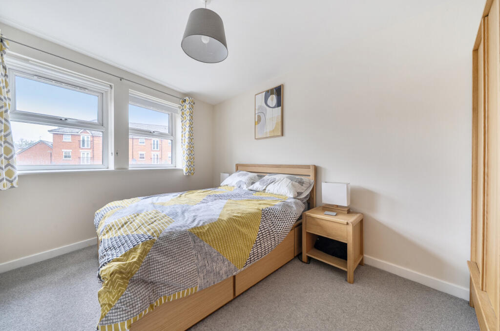 Apartment in Shinfield, Nores Hill - View 4