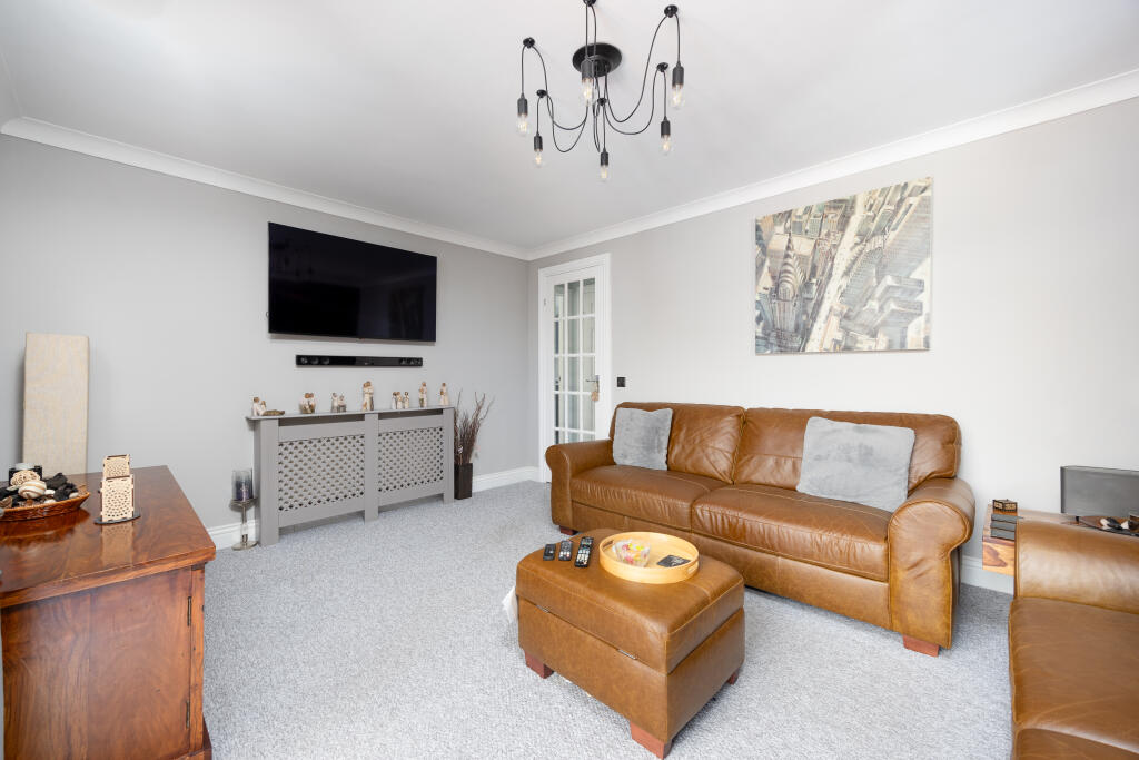 Windsor Drive, Westbury photo 4