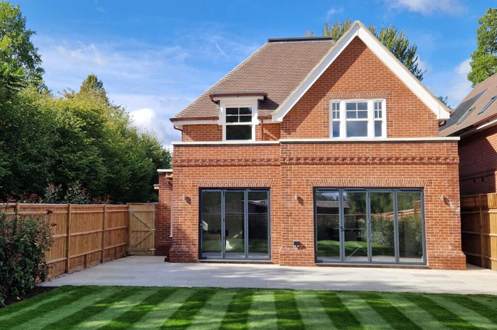 Bennett Way, West Clandon, Surrey, GU4 7TN photo 2