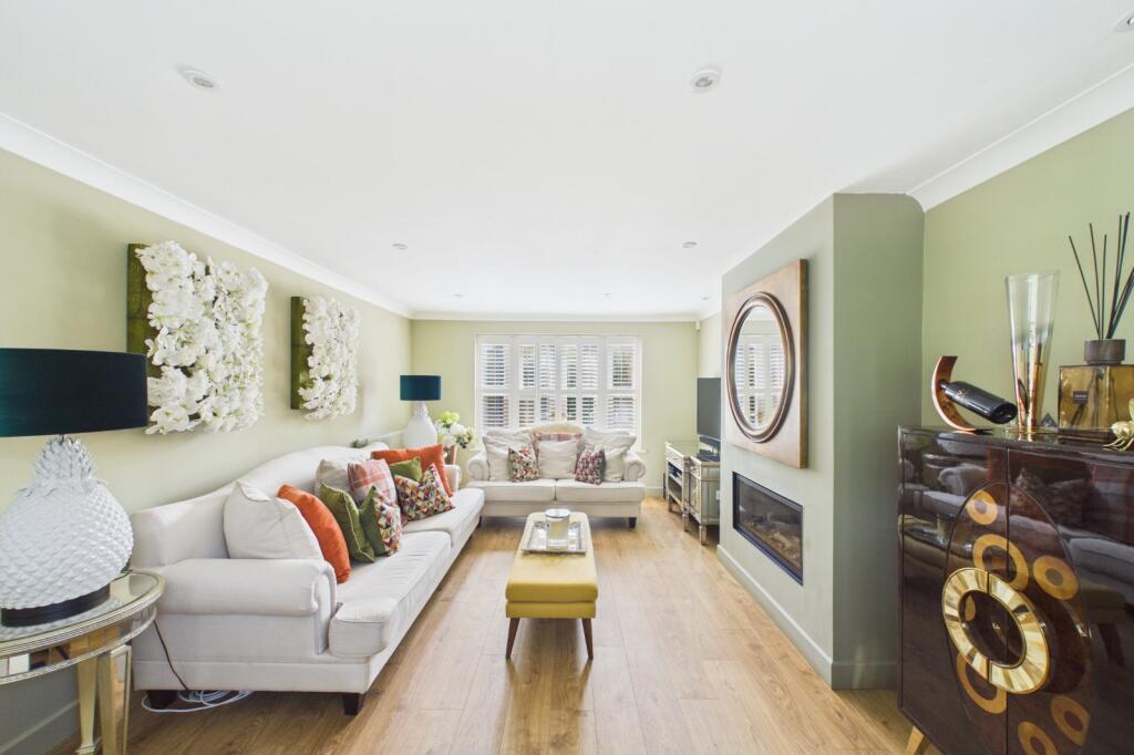 House in Reading, Warfield - More