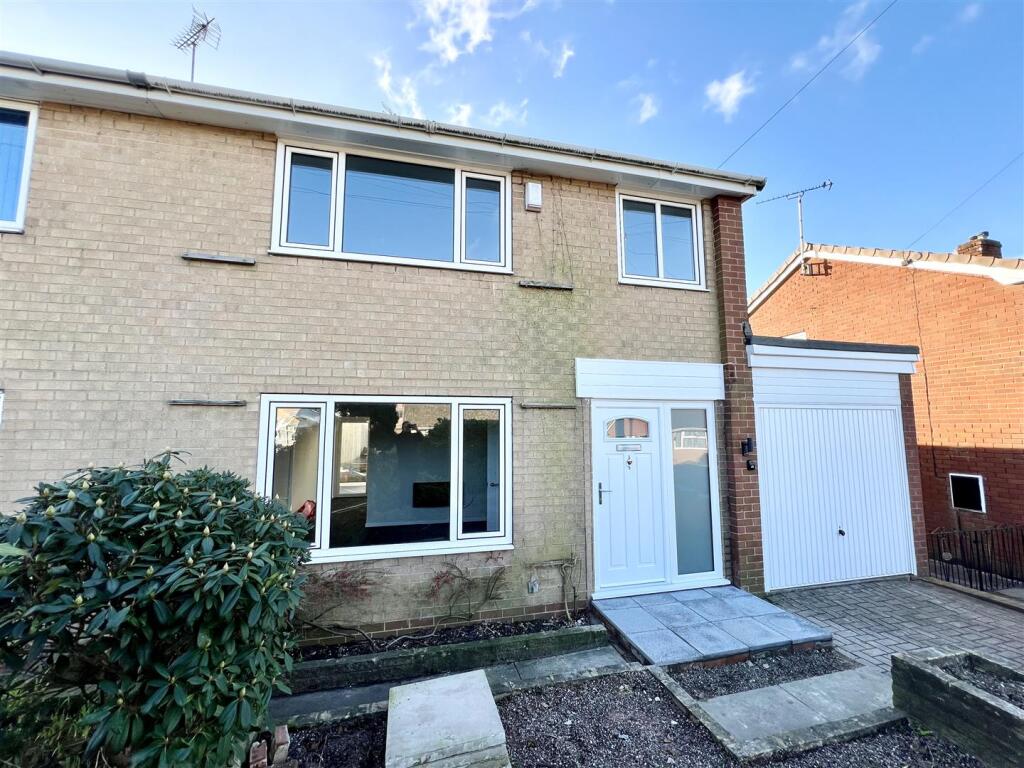 Main image of property: Derwent Drive, Cheadle, Stoke-On-Trent ST10 1QN