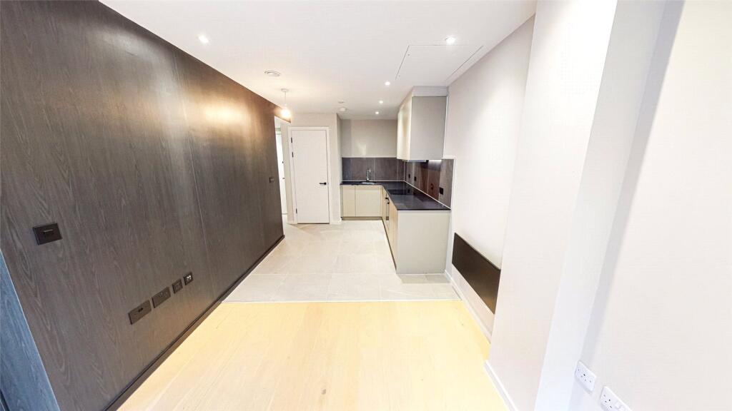 Main image of property: City Gardens, 3B Spinners Way, Castlefield, Manchester, M15