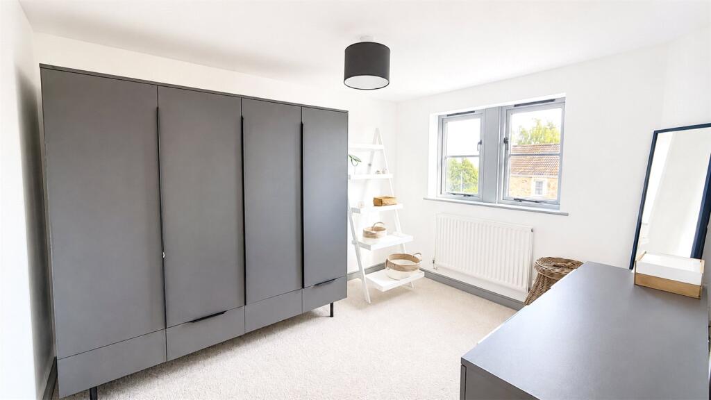 Enfield Close, Westwood photo 5