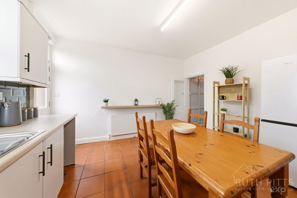 House in Wakefield - View 5