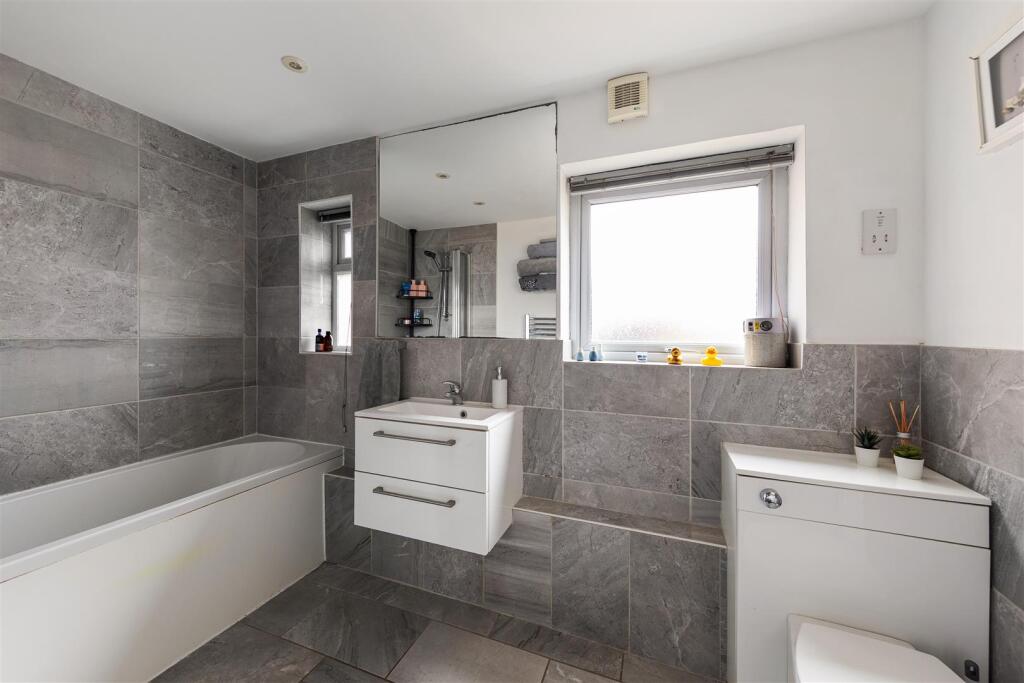 Apartment in London, South Woodford - View 5