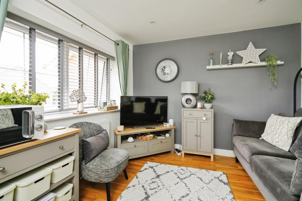 Apartment in South Oxfordshire, Didcot - View 2