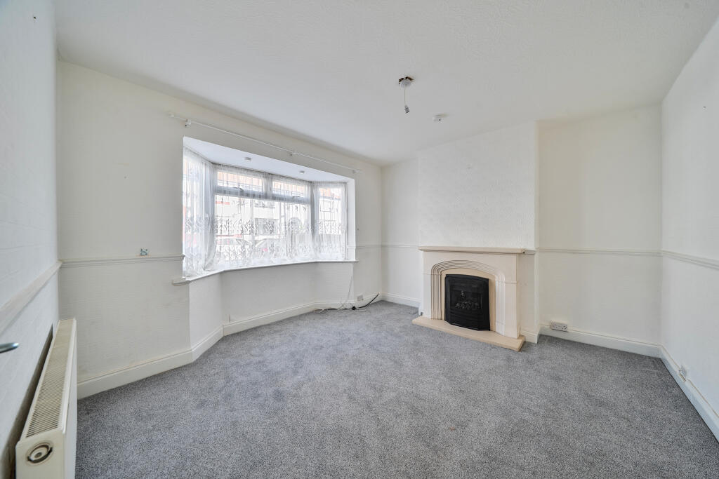 House in Luton, Farley Hill - View 5