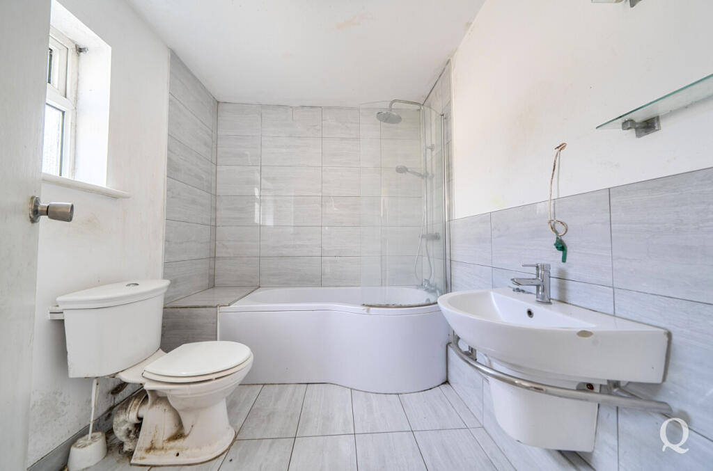 House in Swale, Grove Park, Chalkwell - More
