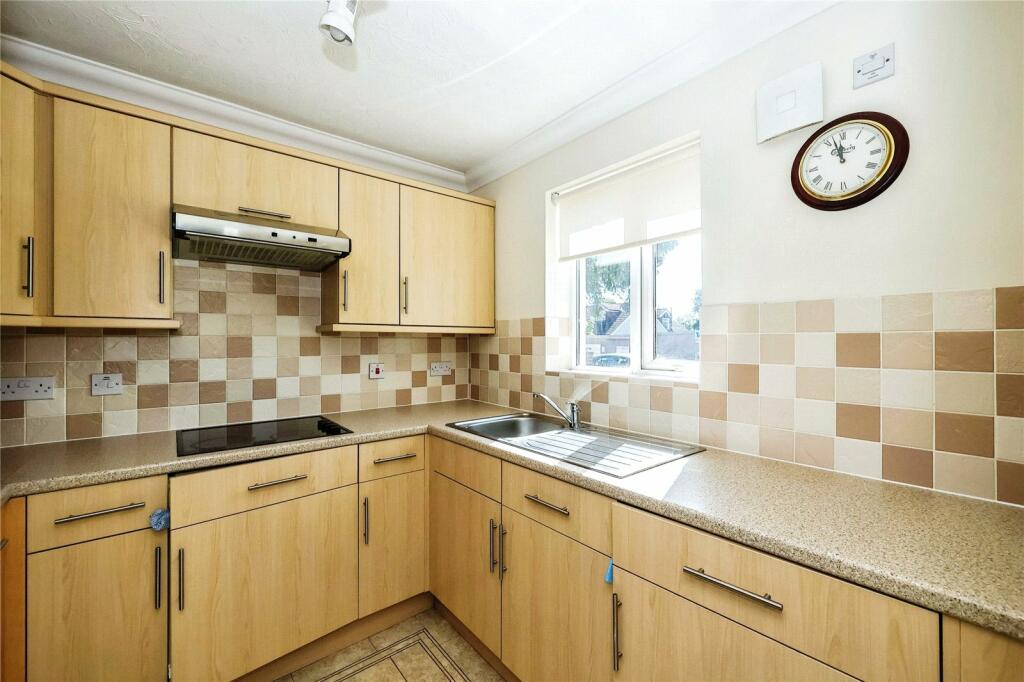 Apartment in Havant, Hampshire - View 5