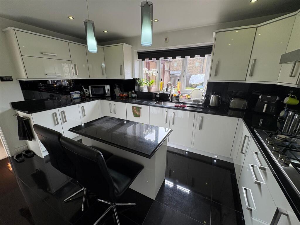 Additional image 5 of The Pickerings, Queensbury, Bradford