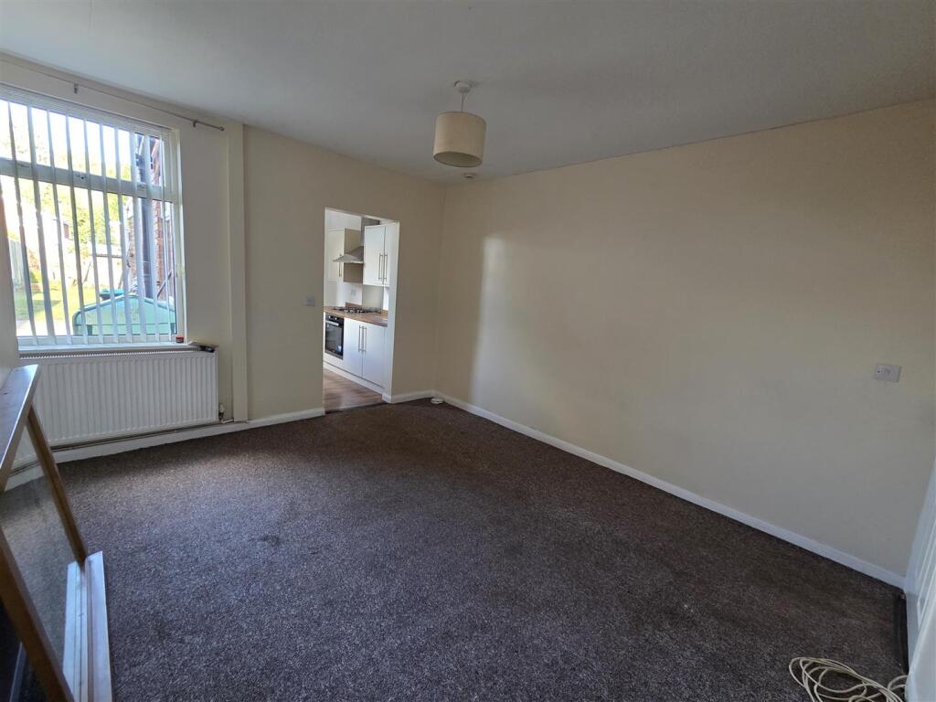 House in Mansfield, Forest Town - View 5