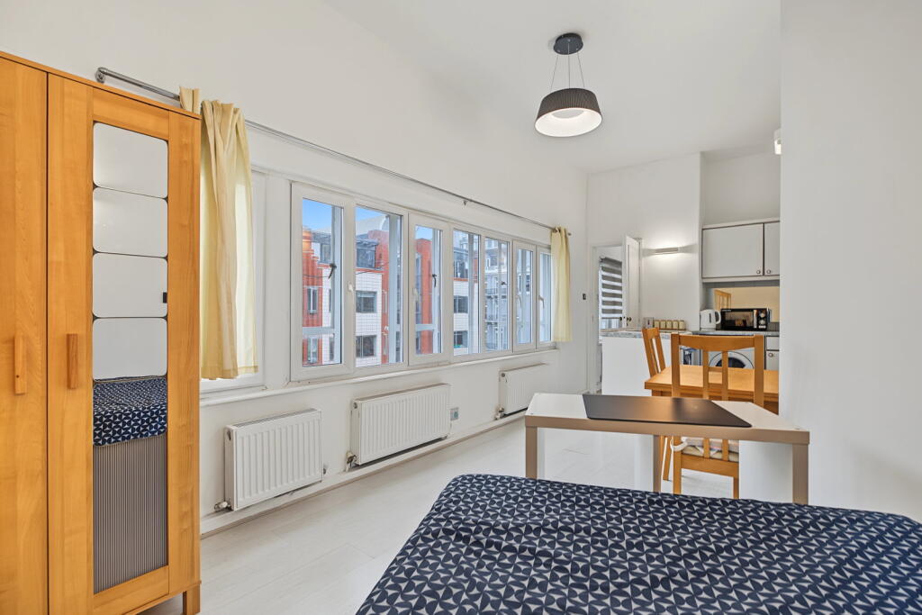 Apartment in London - View 3