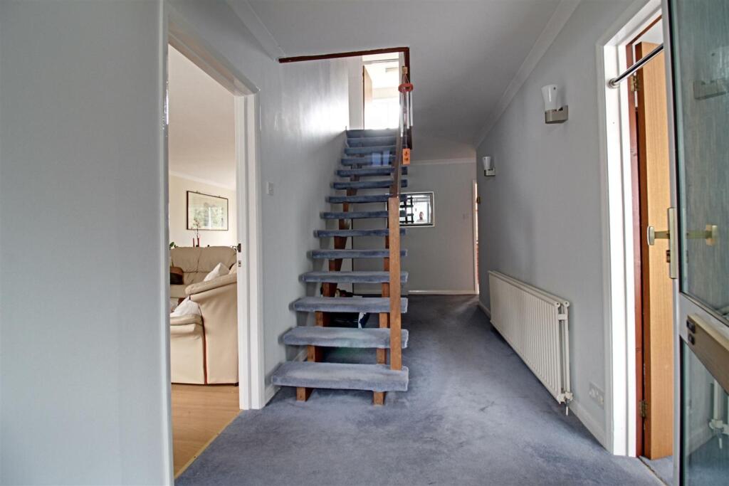 House in Hemel Hempstead - More